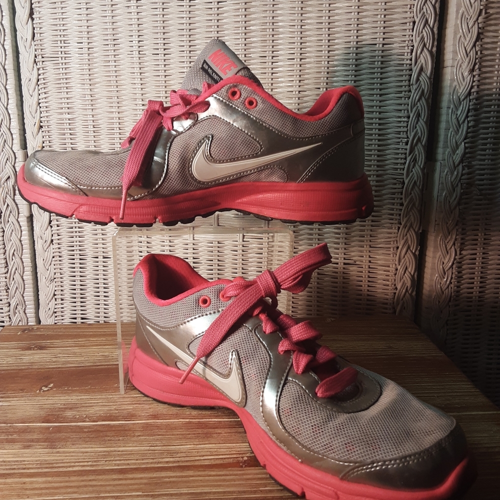WOMENS AIR RELENTLESS RUNNING SHOE 8